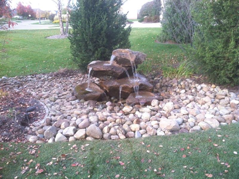 Using rocks instead of mulch: the versatile alternative